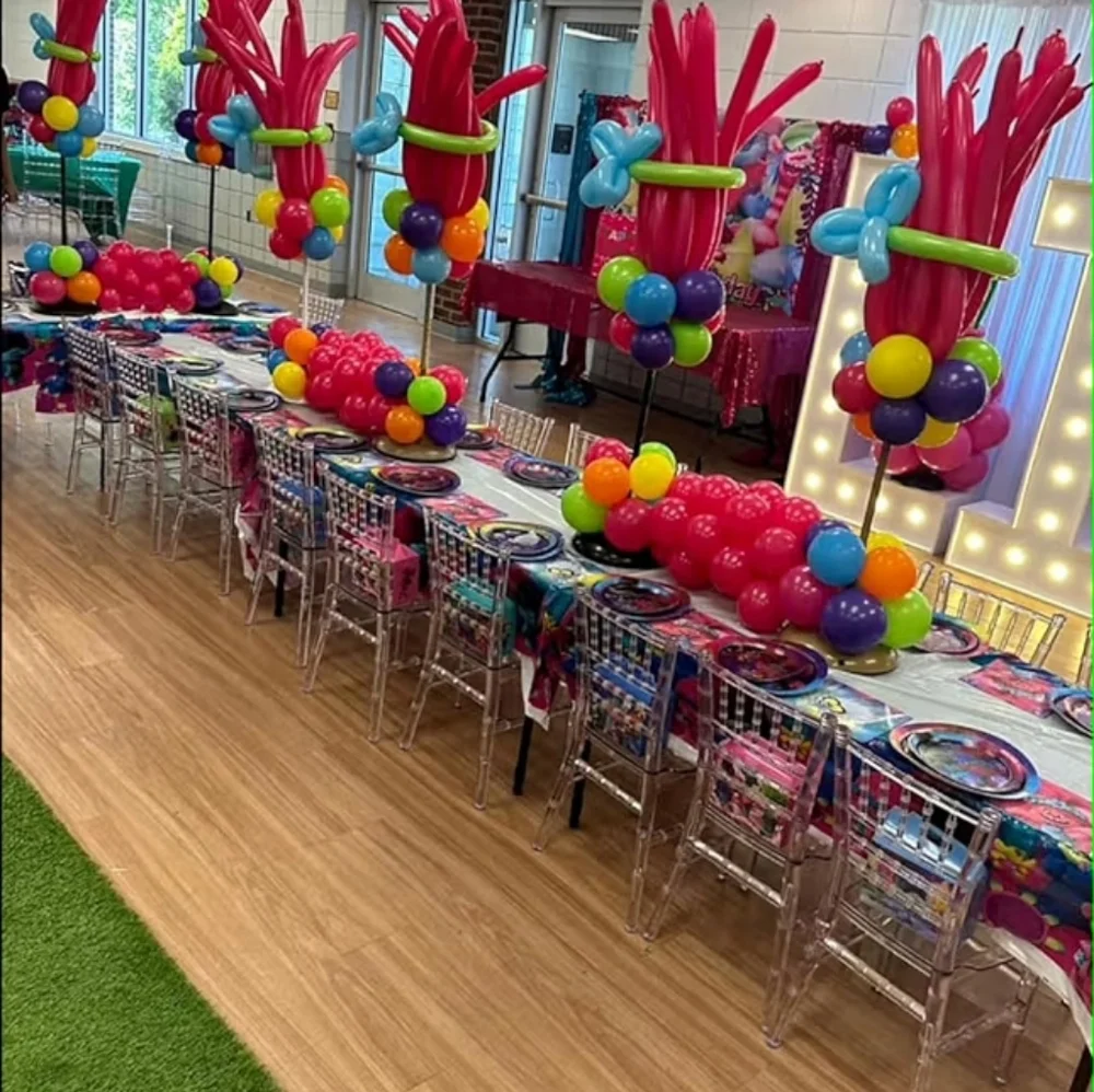 1 Trolls table cover and Set treat bags (16 Pieces In A Bag)